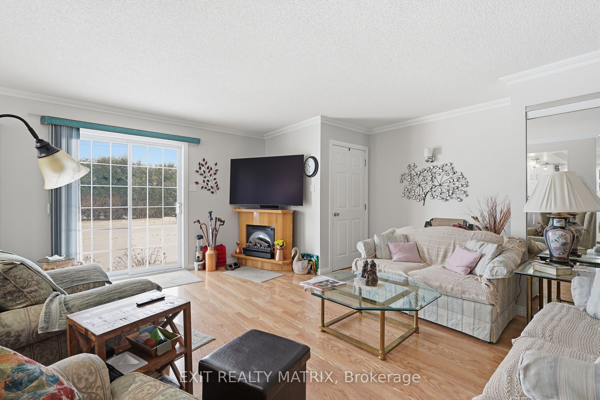 672 Jeanne Mance Street