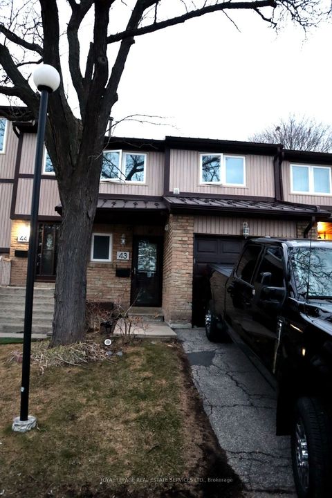 6449 Glen Erin Drive 43 Mississauga ON L5N 2T2