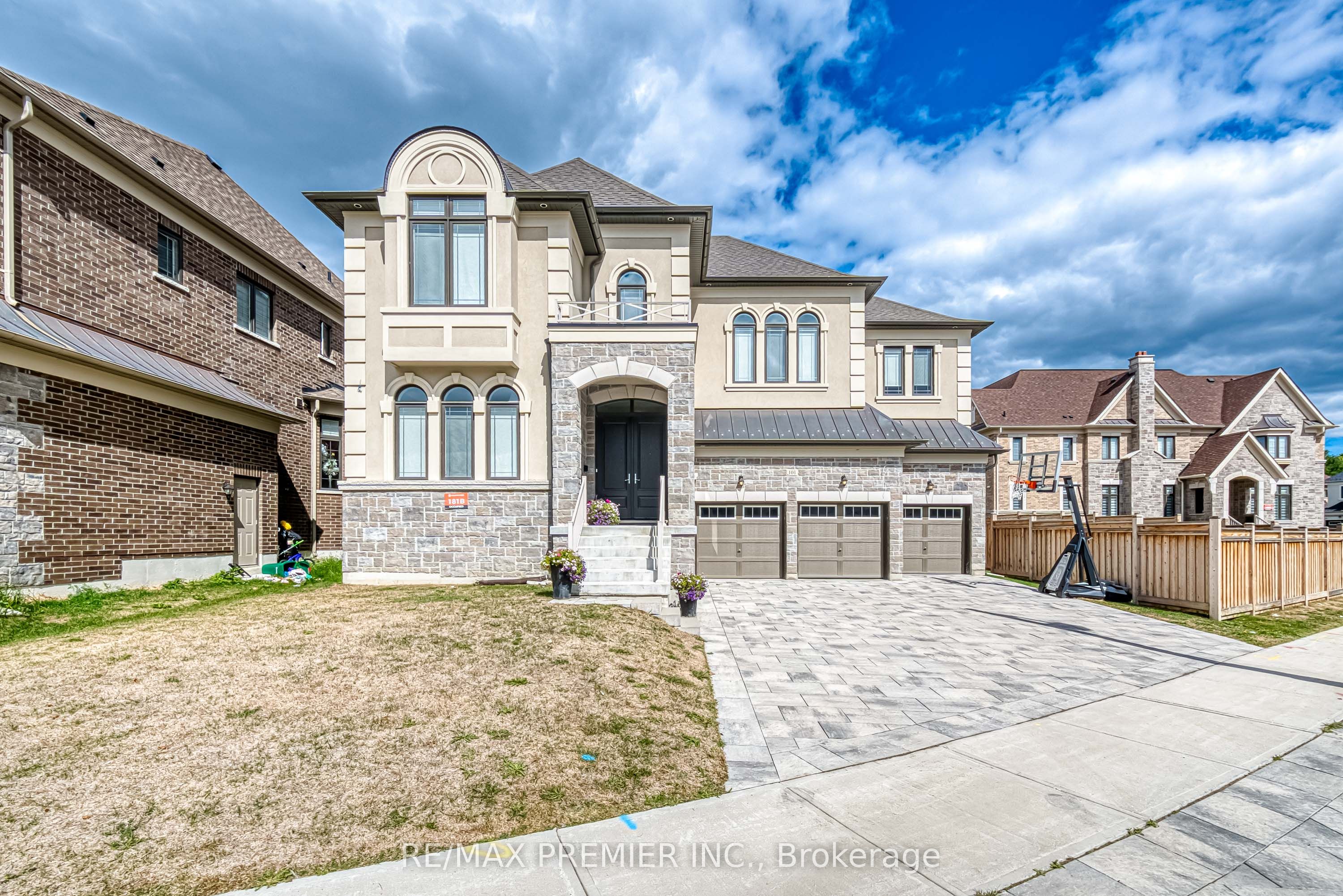 101 Appleyard Avenue