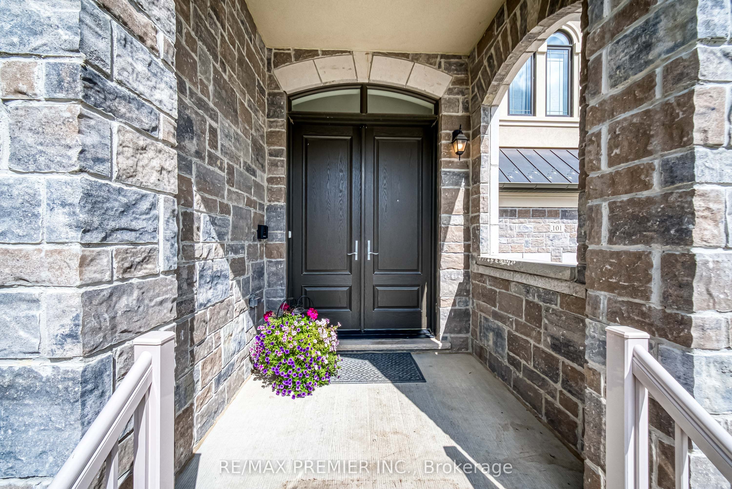 101 Appleyard Avenue