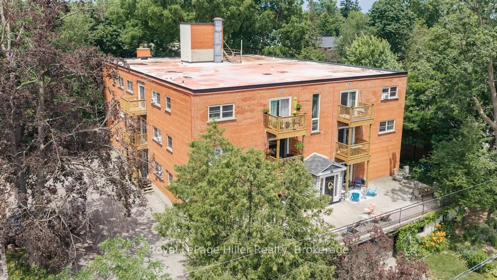 98 William Street E