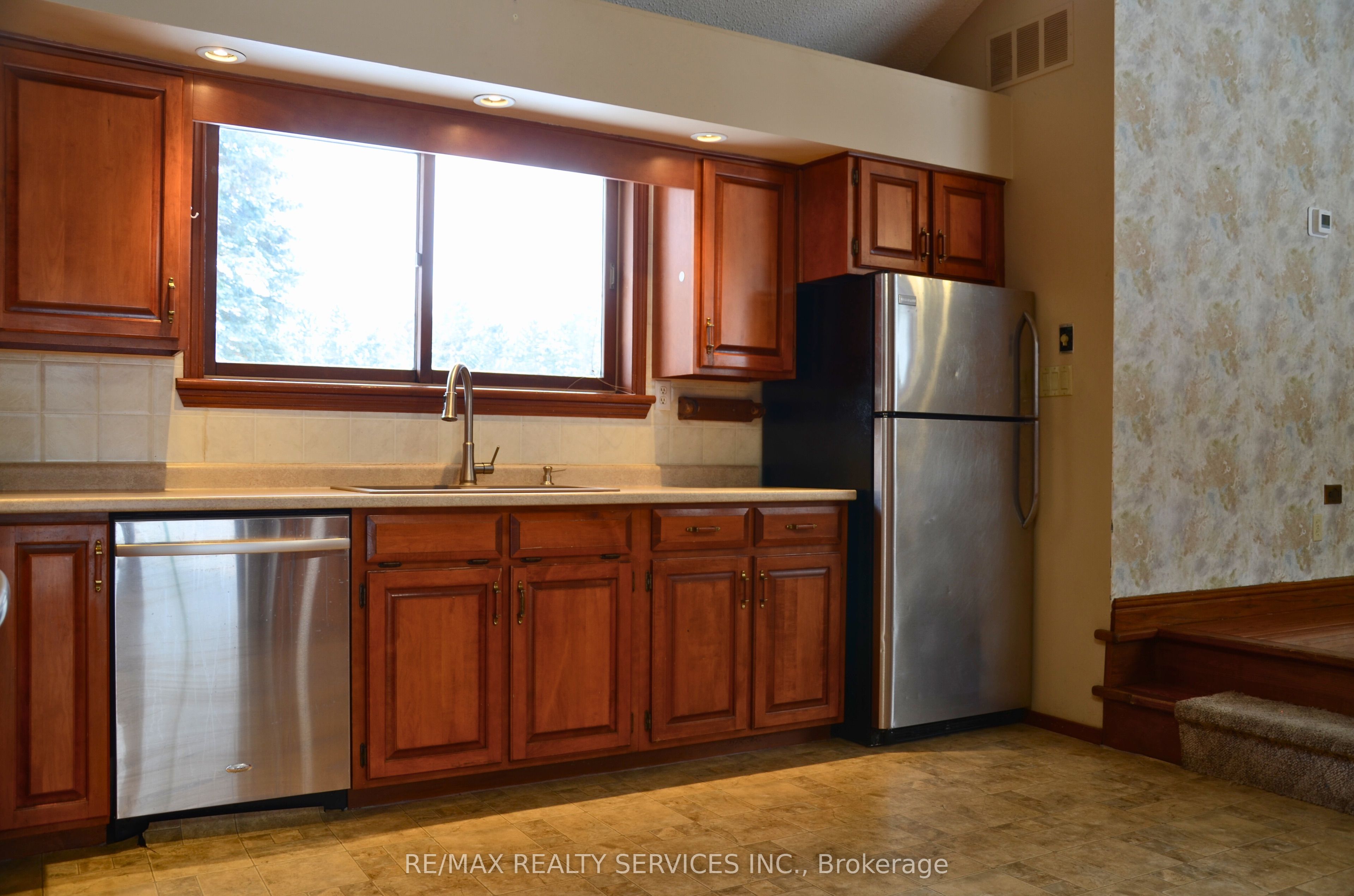 1045 Tremaine Avenue S