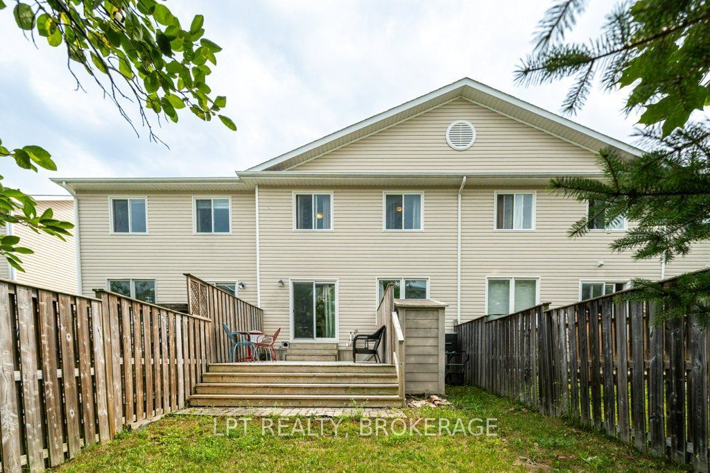 1559 Crimson Crescent