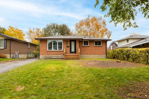 77 Claymore Crescent Oshawa ON L1G 6G3