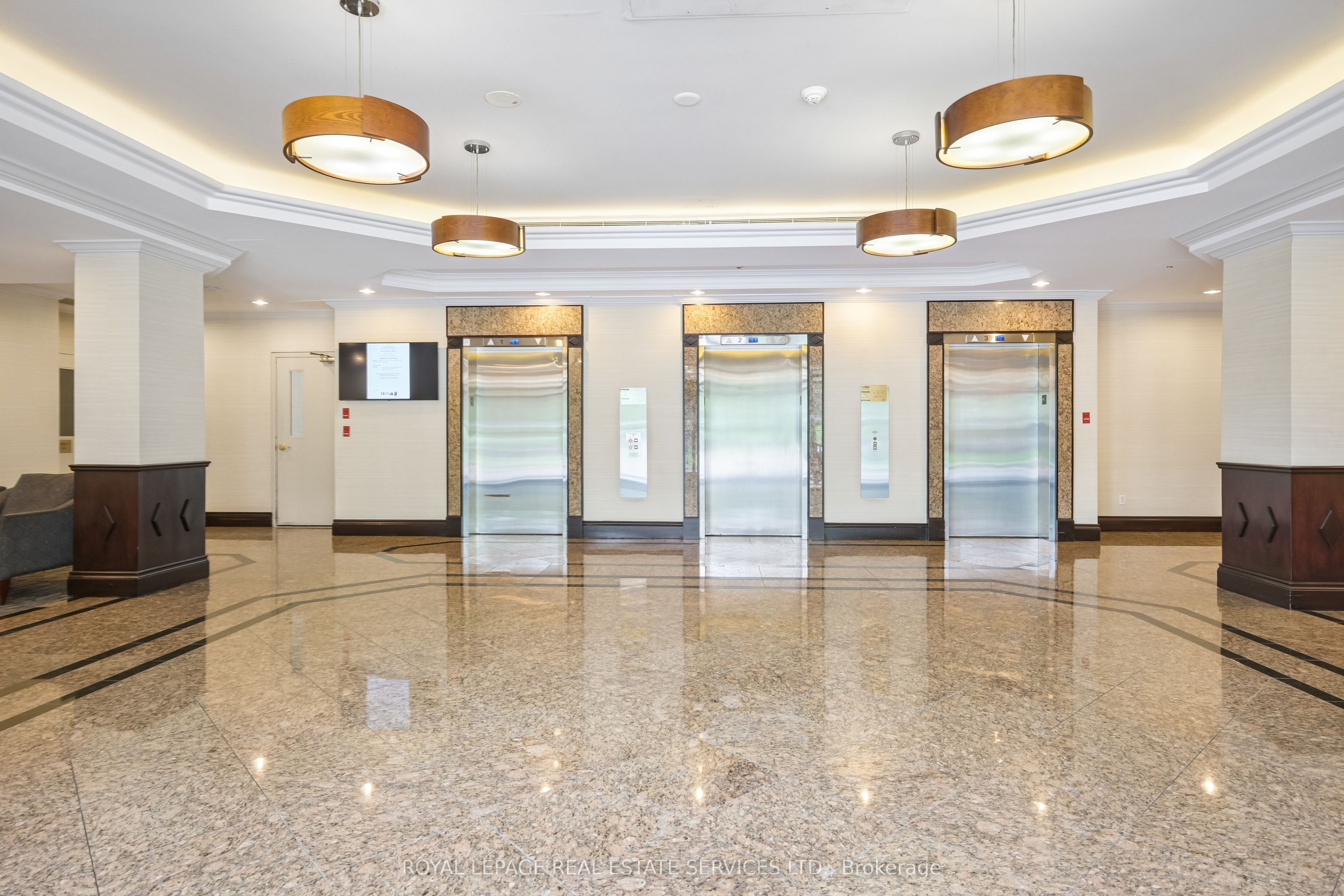 2155 Burnhamthorpe Road 1211