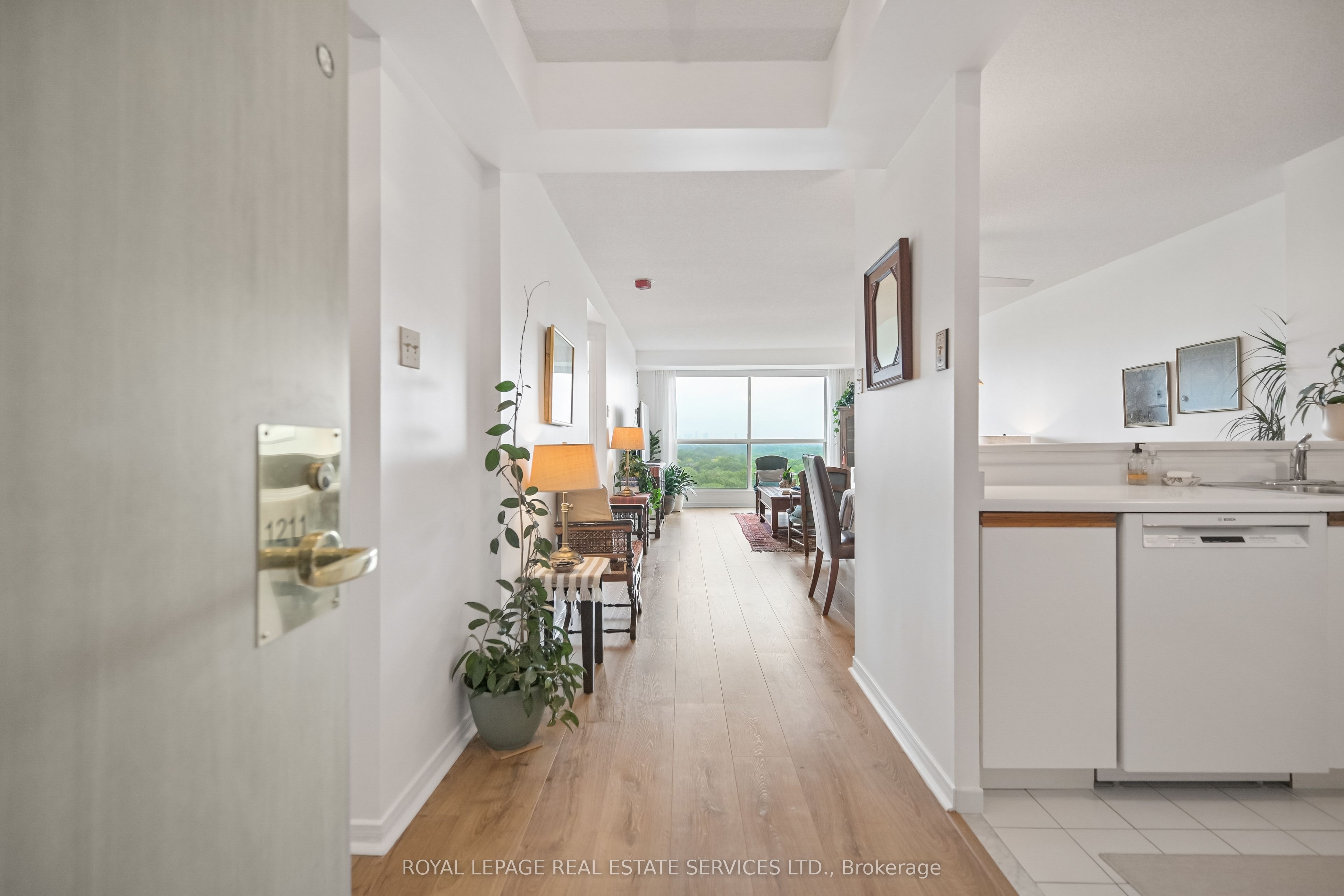 2155 Burnhamthorpe Road 1211