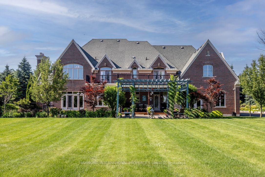 851 Woodland Acres Crescent