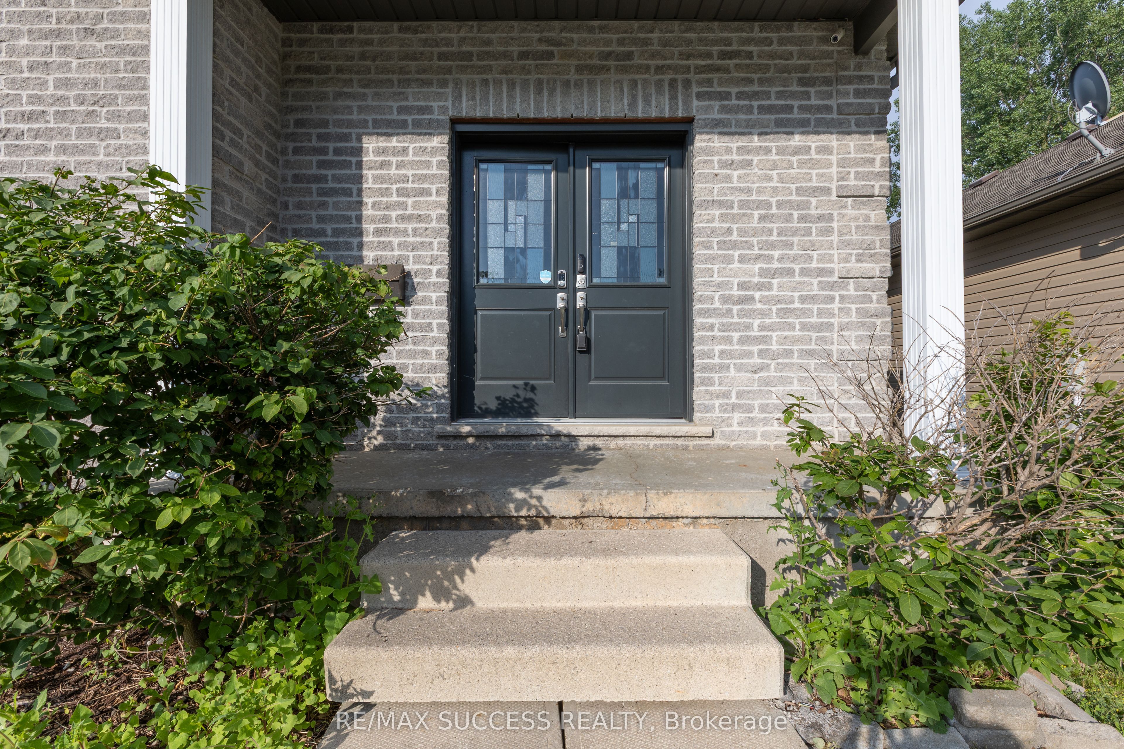 11 Henderson Court