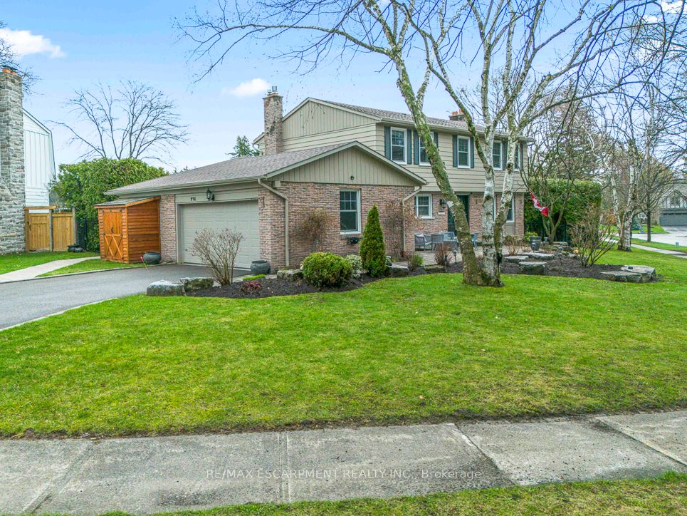 996 Cresthampton Lane