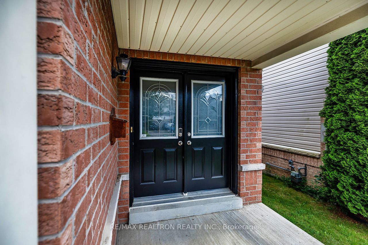 82 Beachgrove Crescent