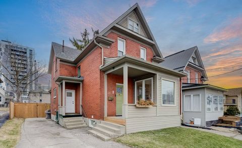 8 Spring Street E Waterloo ON N2J 2L8