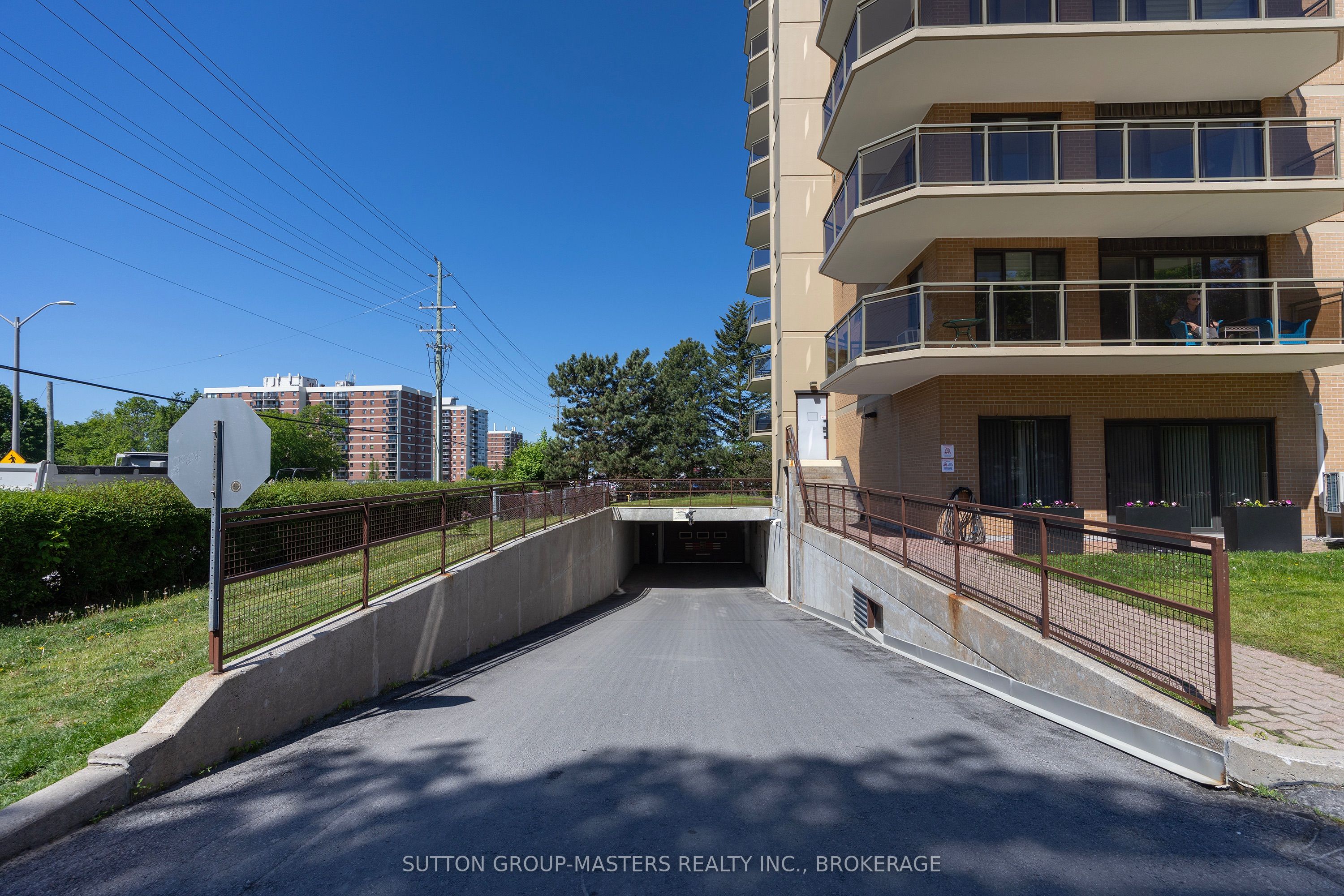 257 Bath Road 102