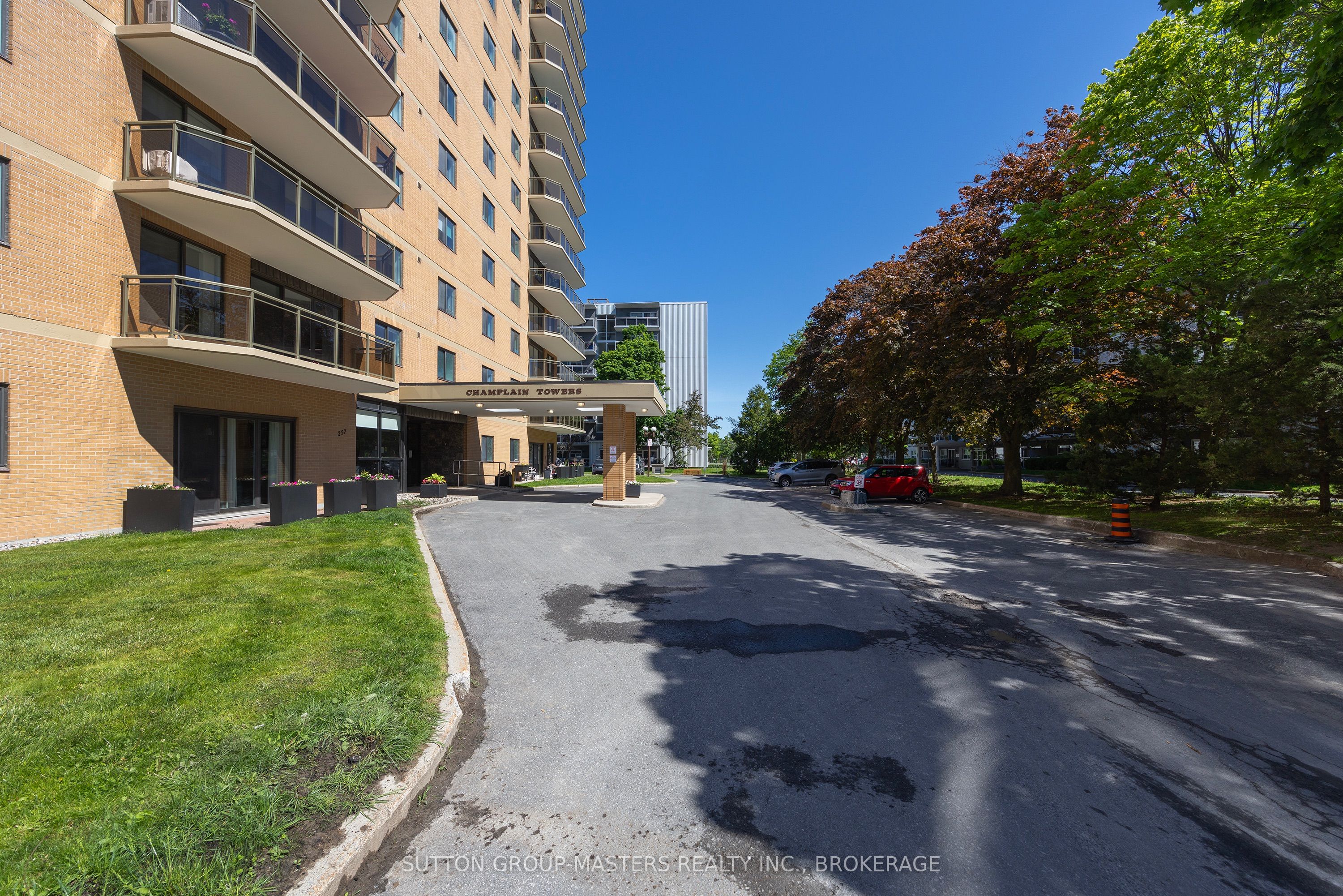 257 Bath Road 102