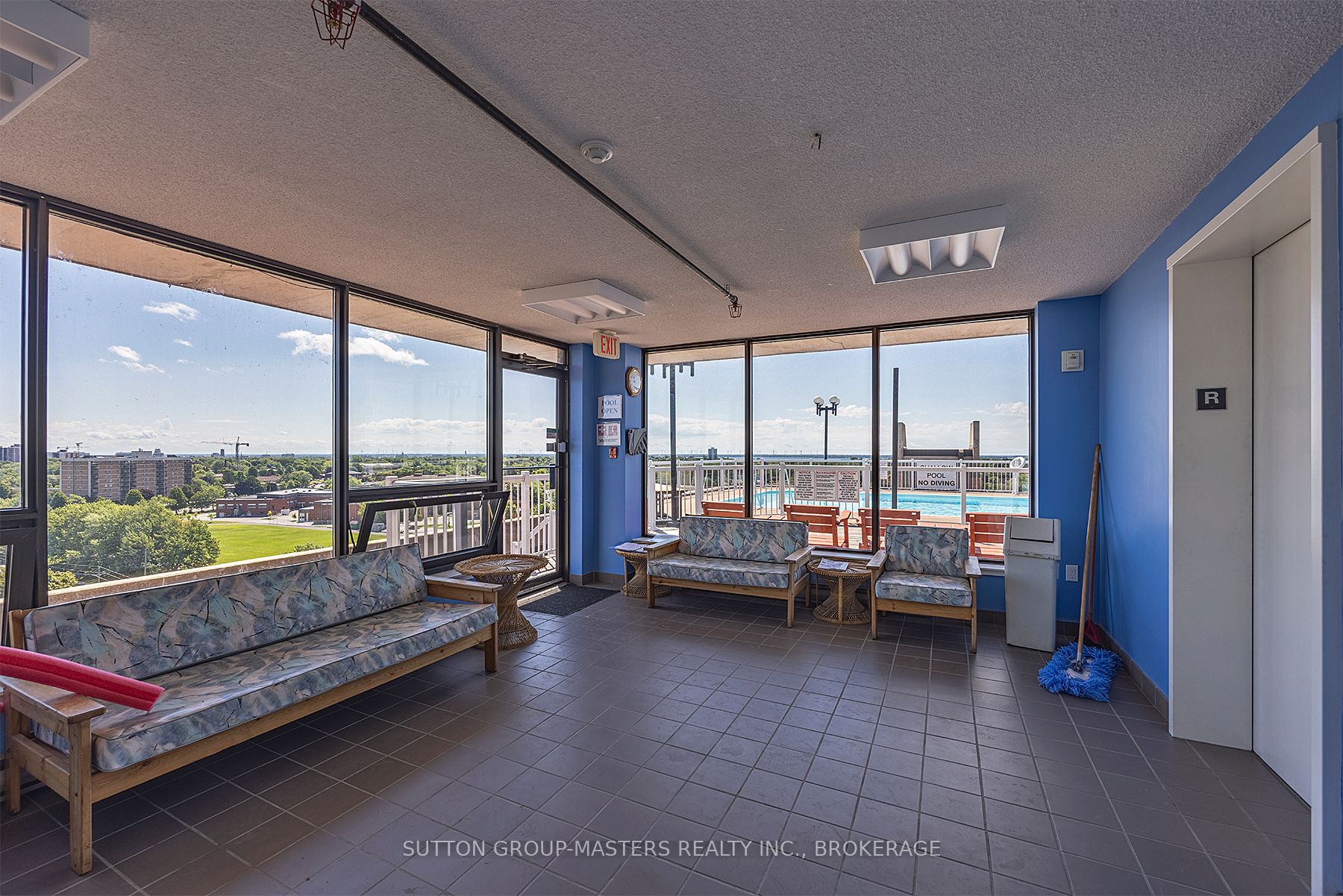 257 Bath Road 102
