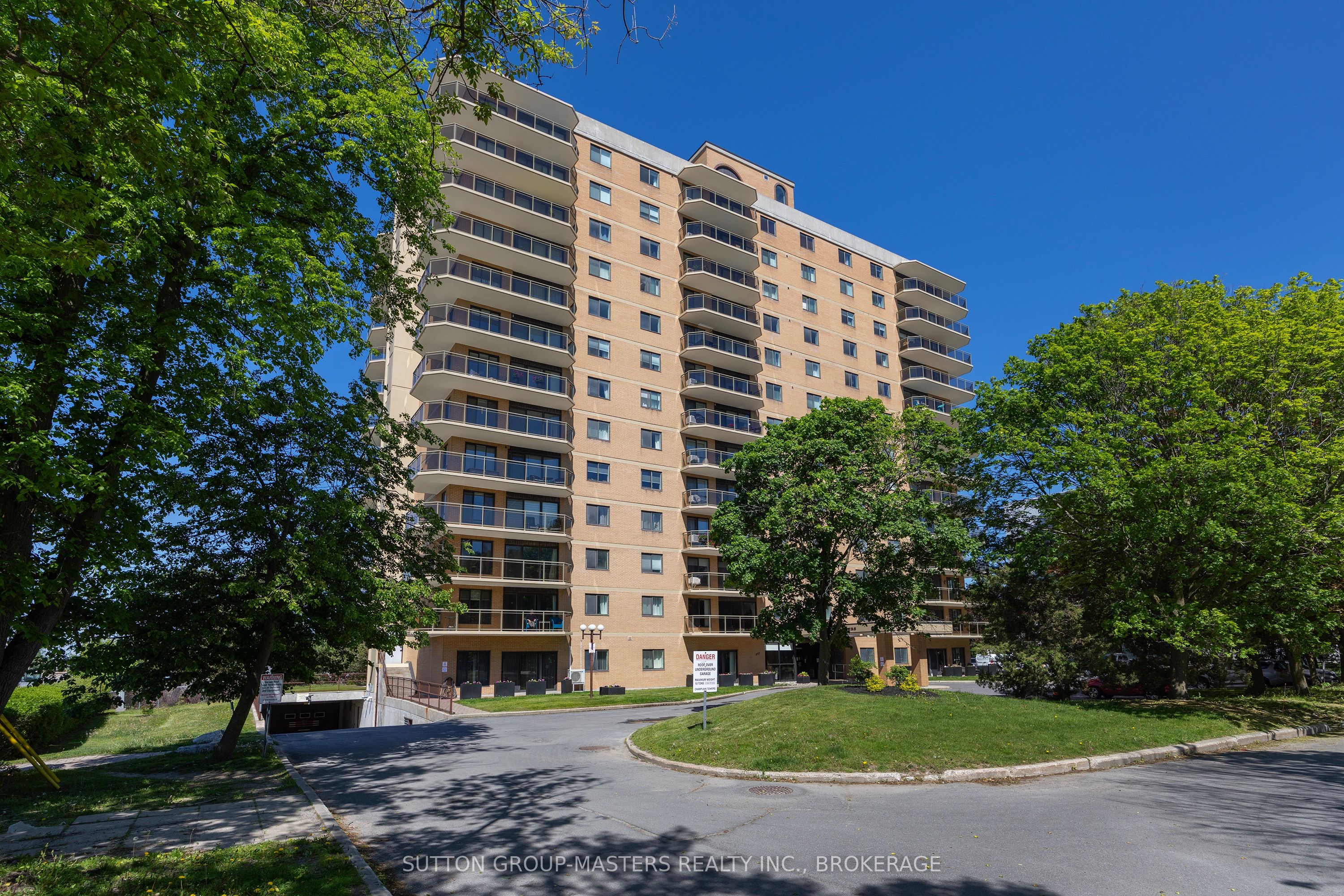257 Bath Road 102