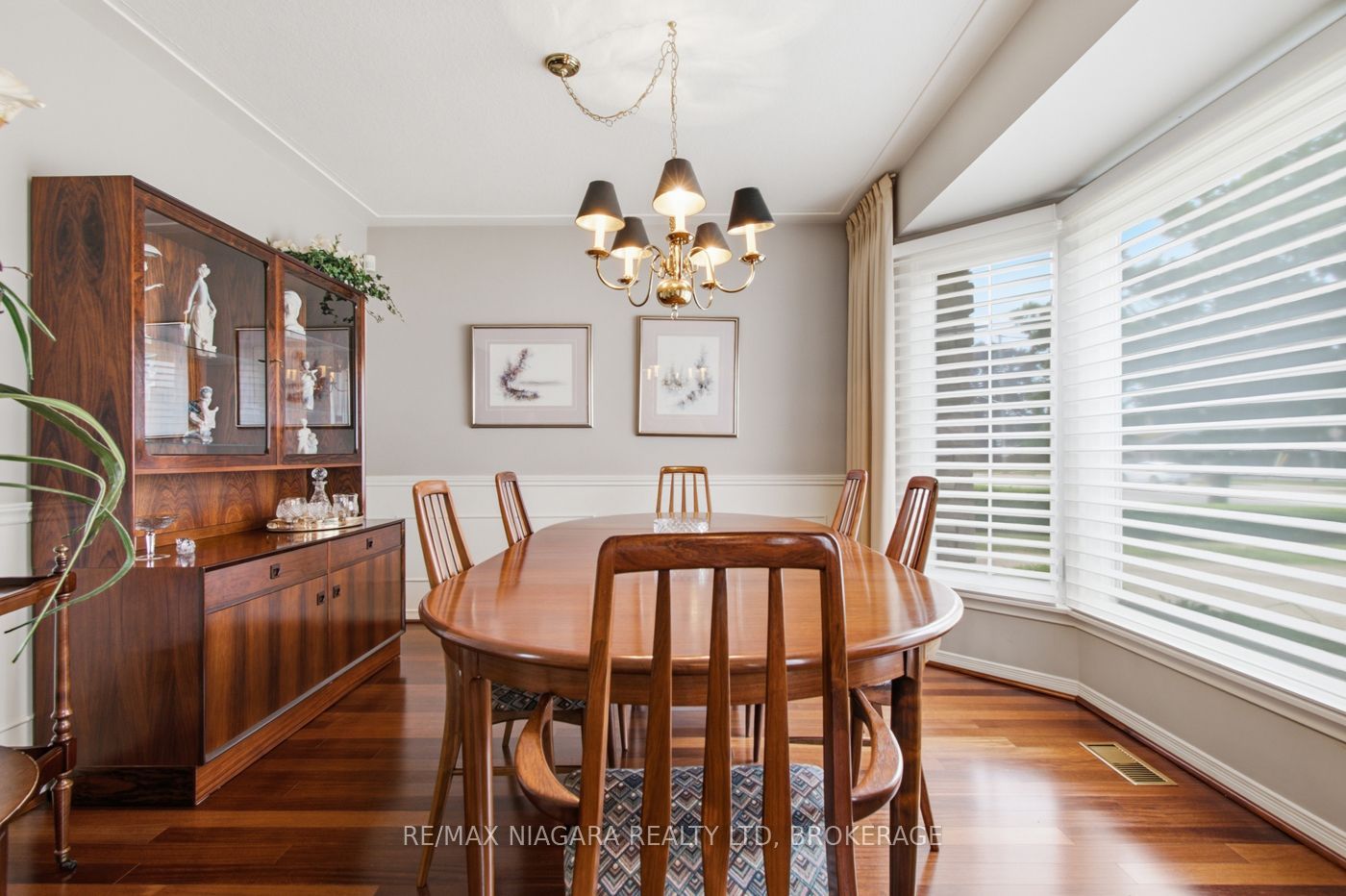 82 Lakeshore Road