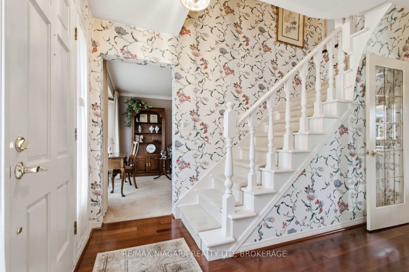 82 Lakeshore Road