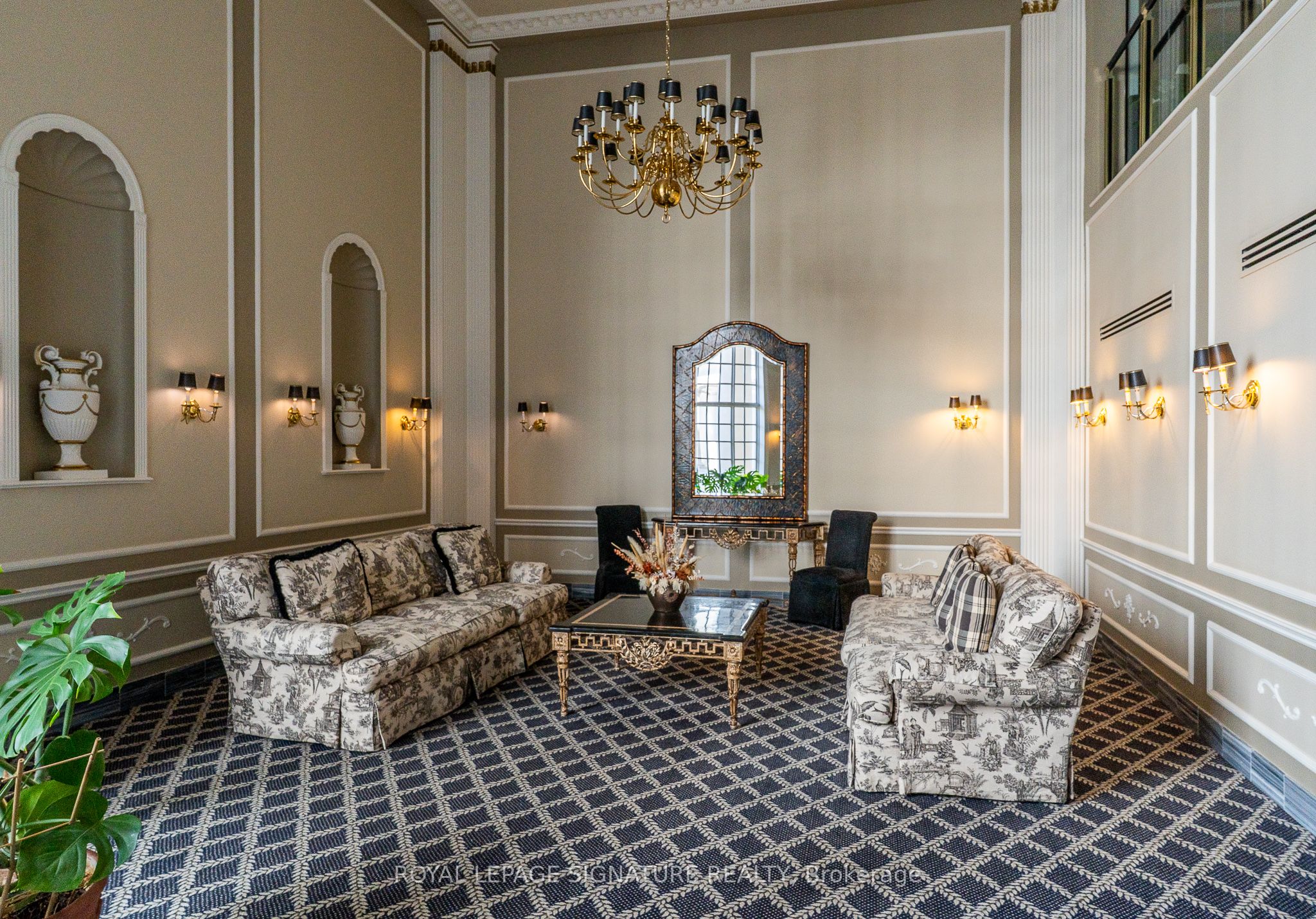 2285 Lake Shore Boulevard W 703