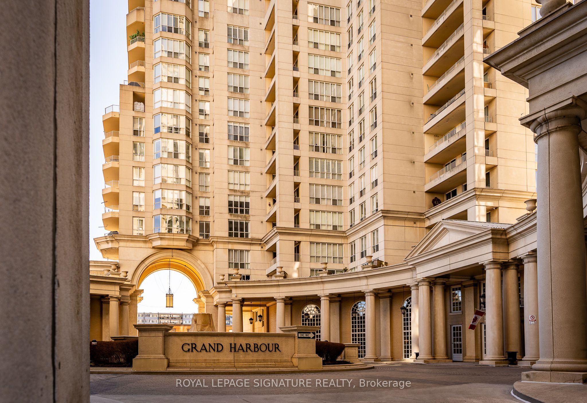 2285 Lake Shore Boulevard W 703