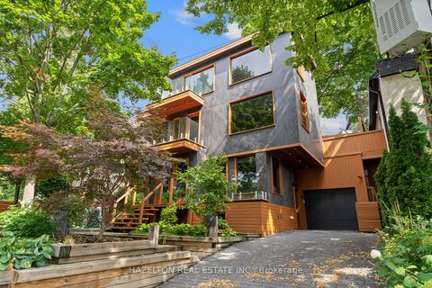 32 Regal Road Toronto W03 ON M6H 2J7