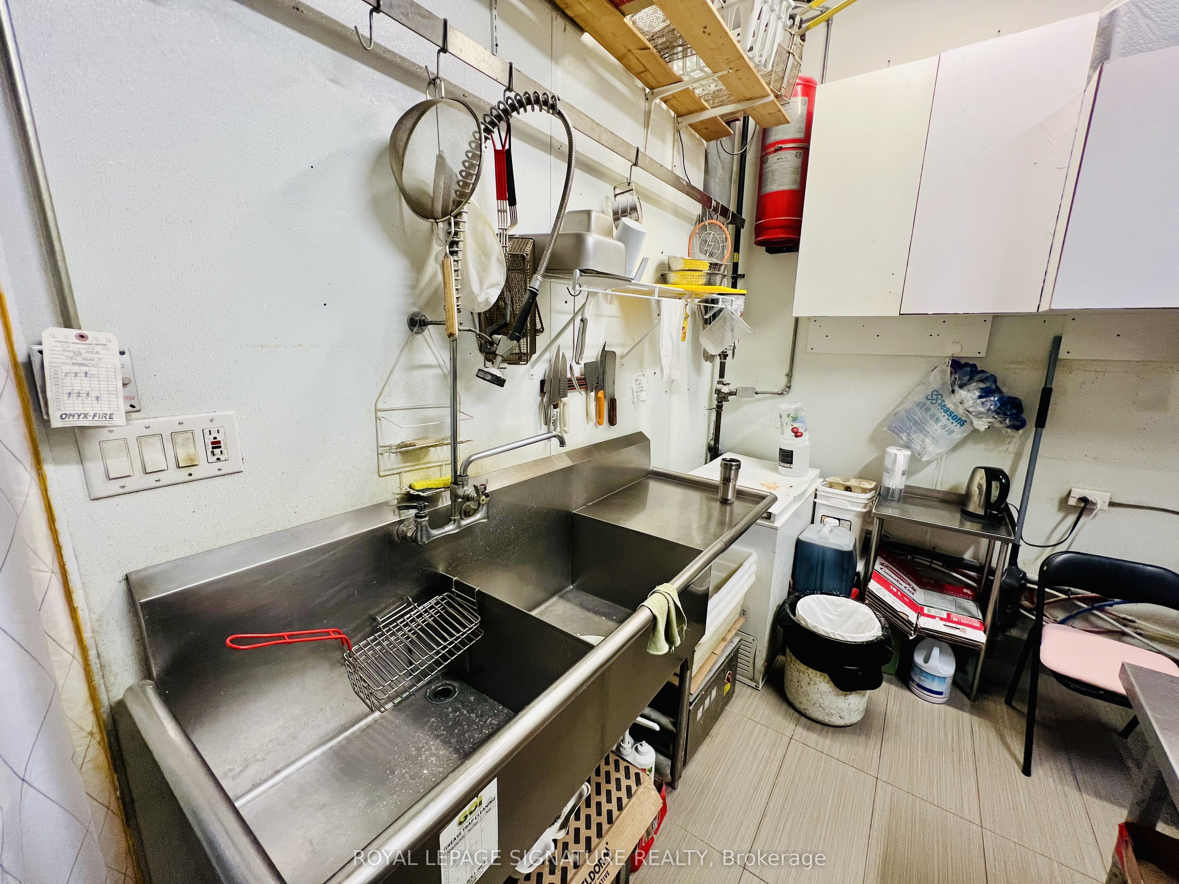 7181 Yonge Street 243