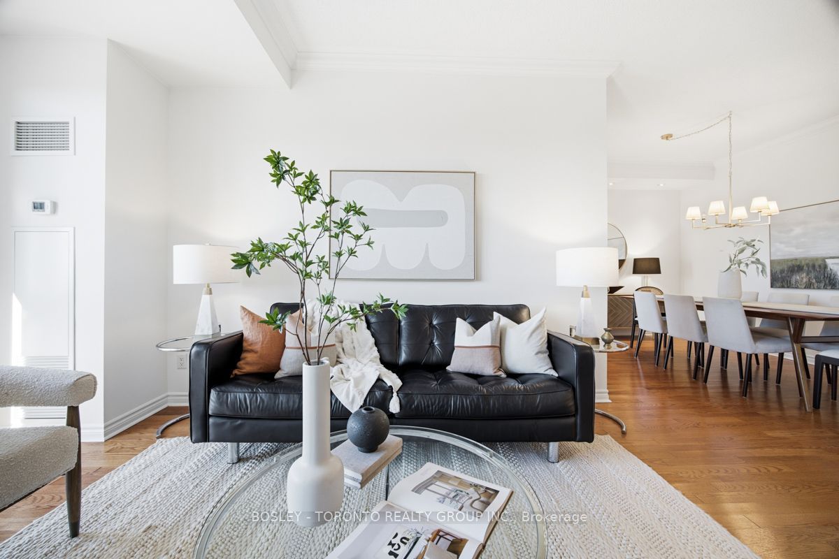 2662 Bloor Street W 1001