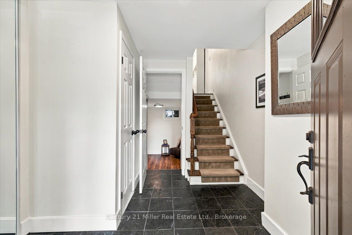 37 Tulip Street S