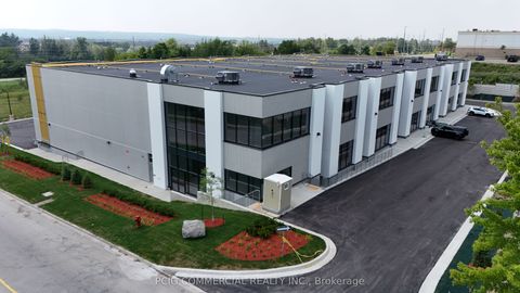 32 Don Hillock Drive 4/5/6 Aurora ON L4G 0H6