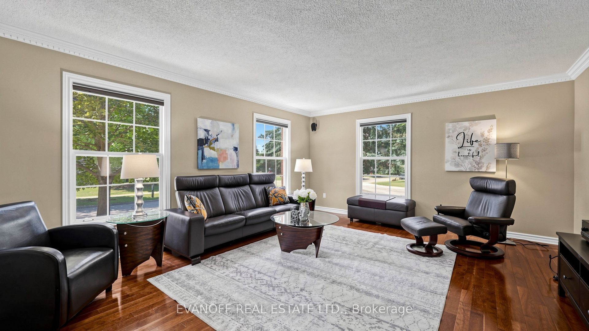 929 Creebridge Crescent