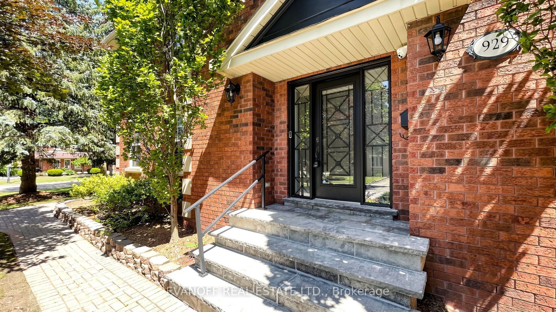 929 Creebridge Crescent