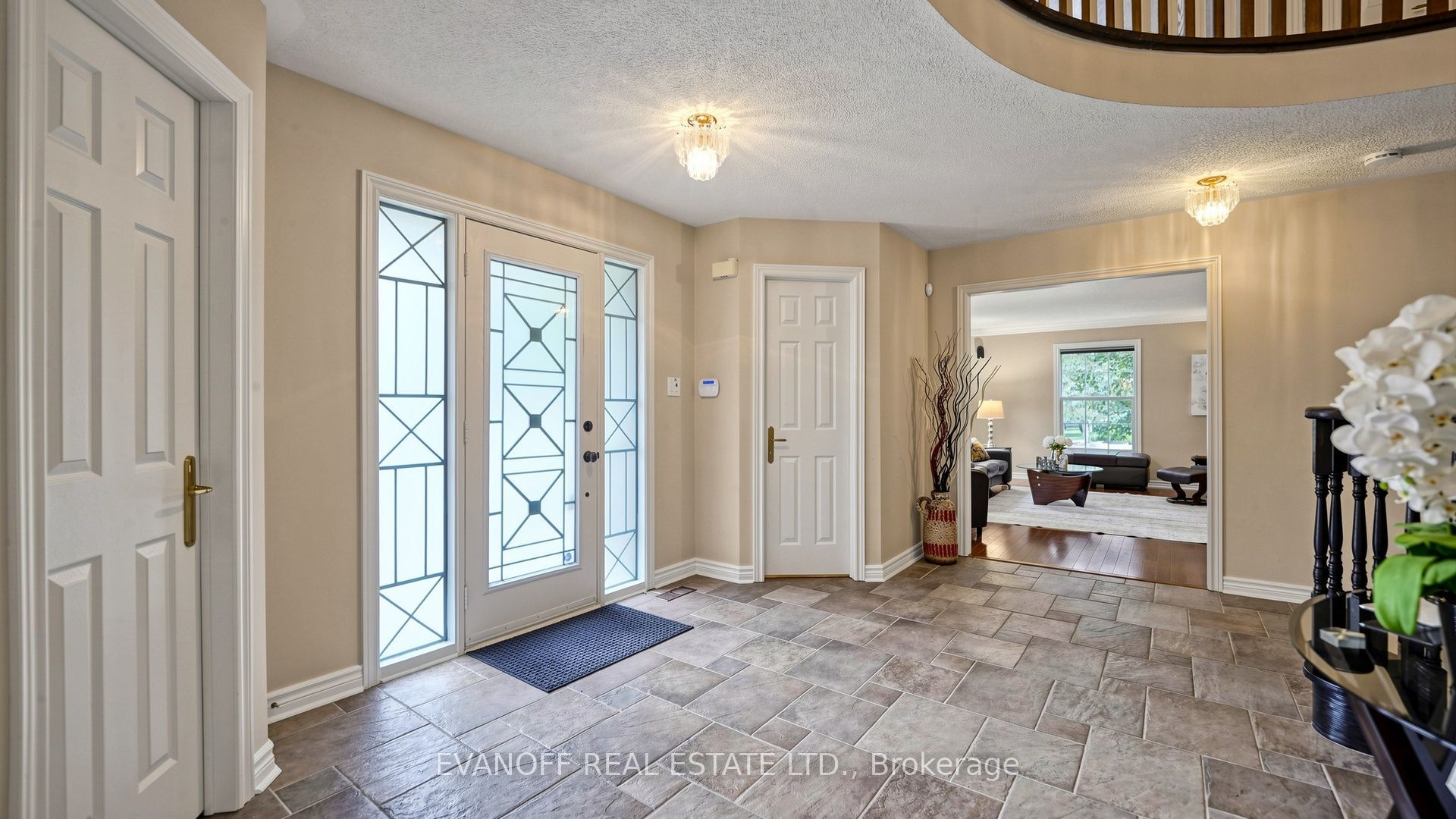 929 Creebridge Crescent