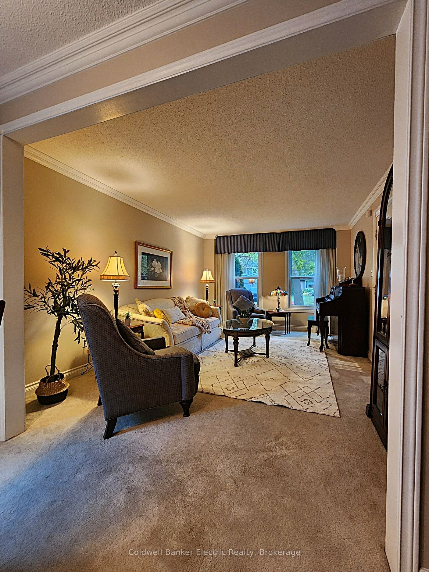 1007 Moorelands Crescent