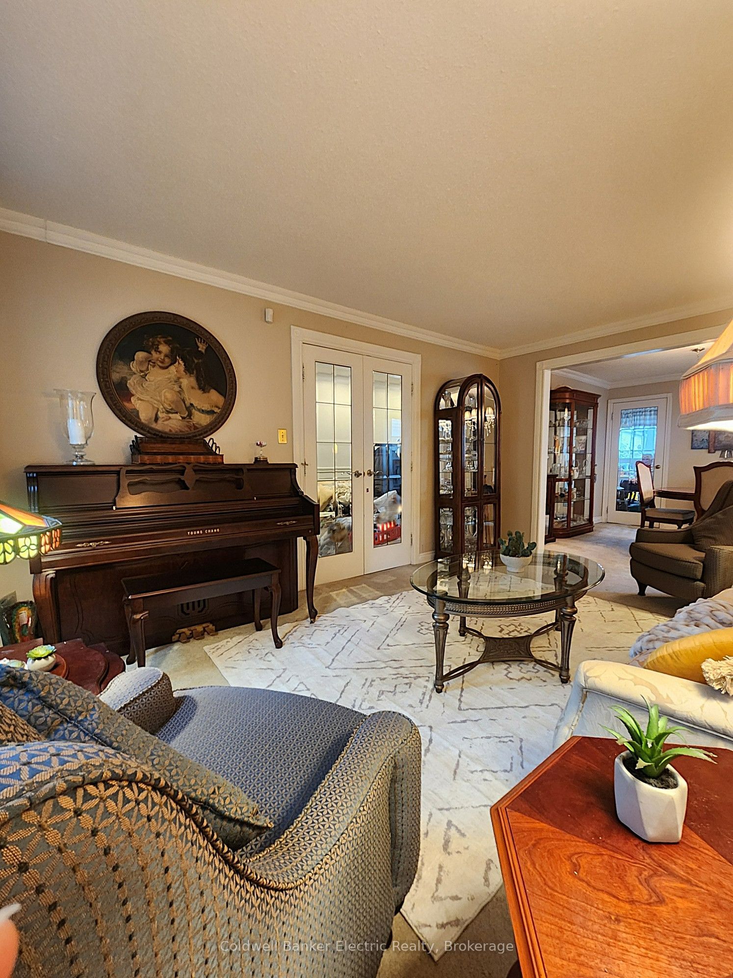 1007 Moorelands Crescent