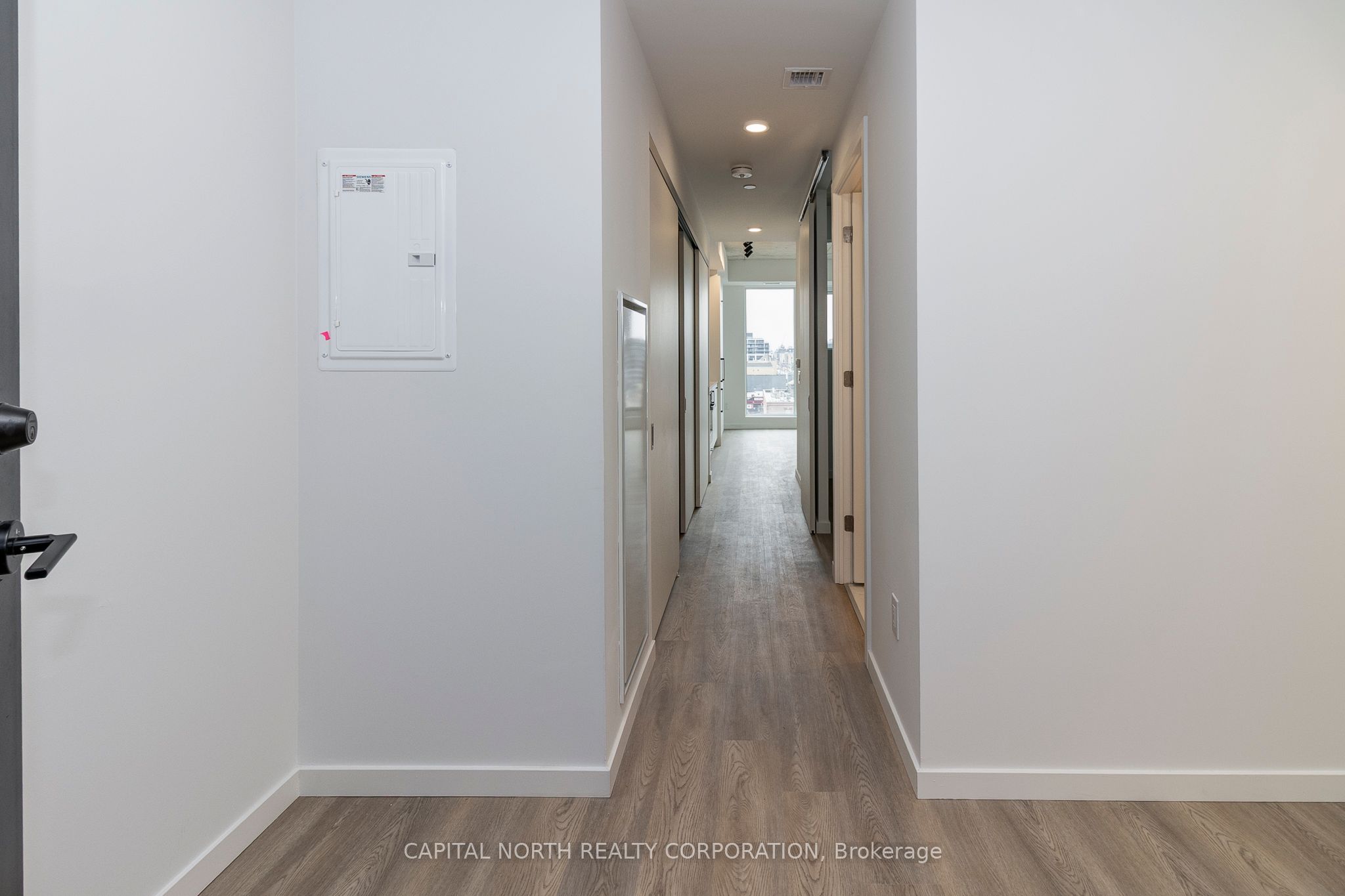 689 The Queensway N/A 709