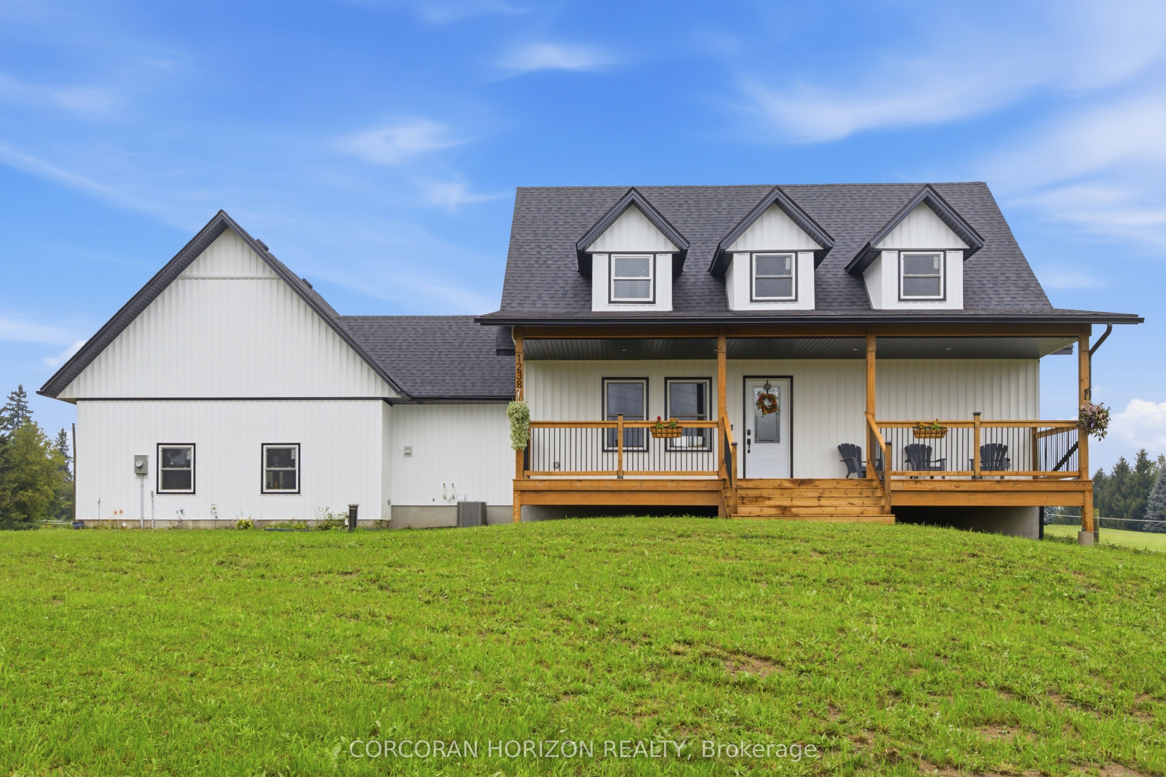 1238 Snyder's Road E