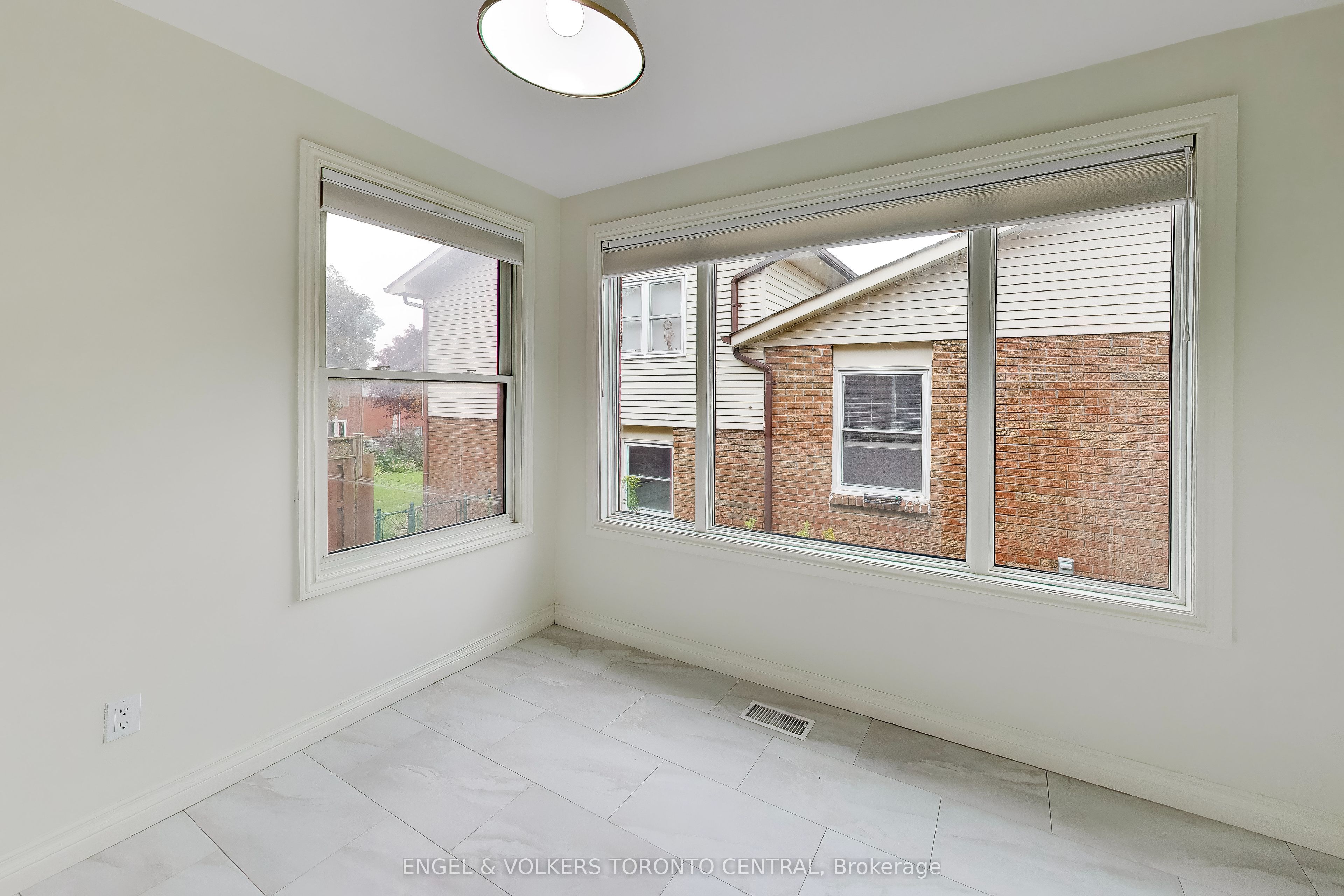 68 Hawley Crescent