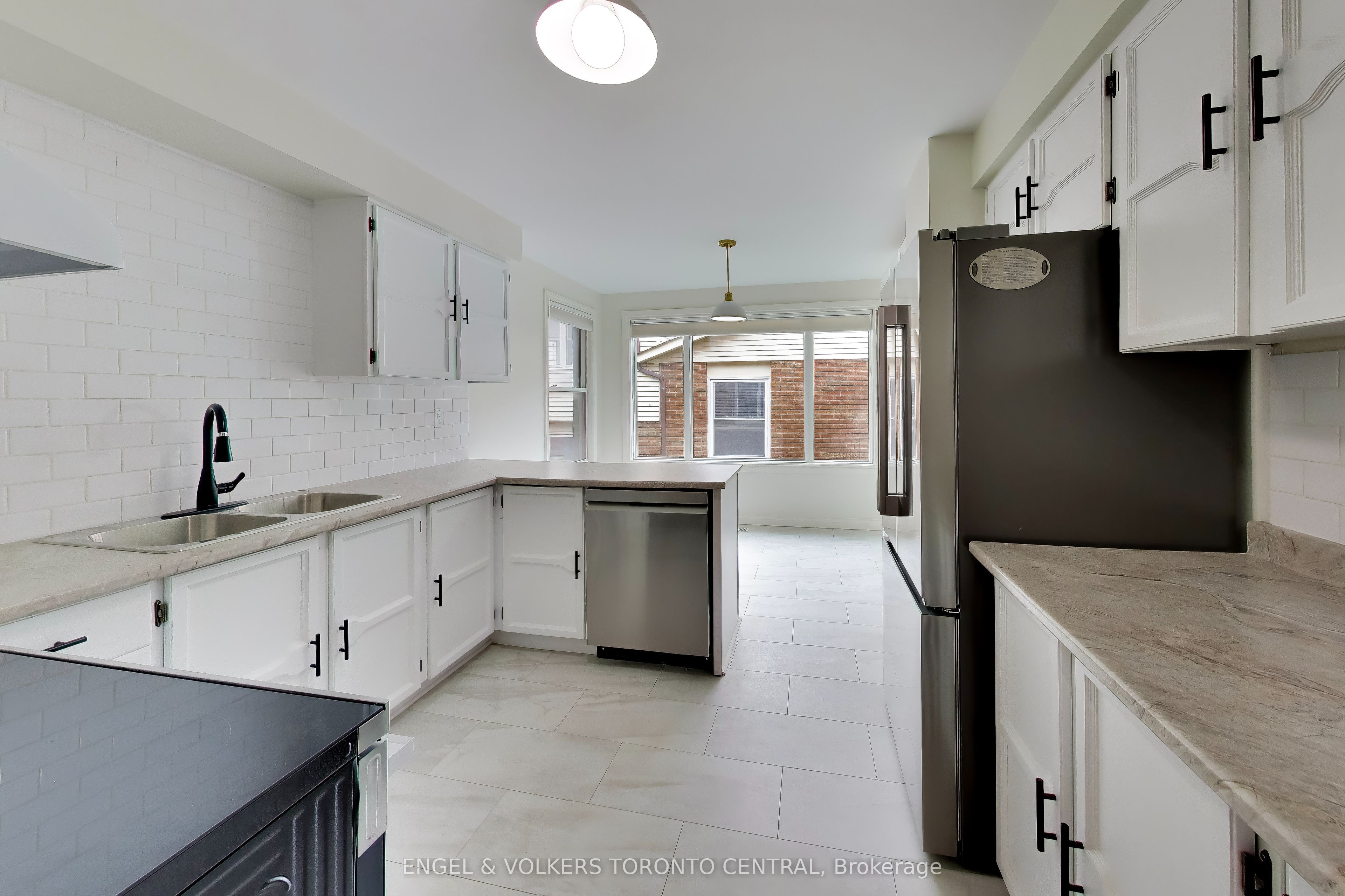 68 Hawley Crescent