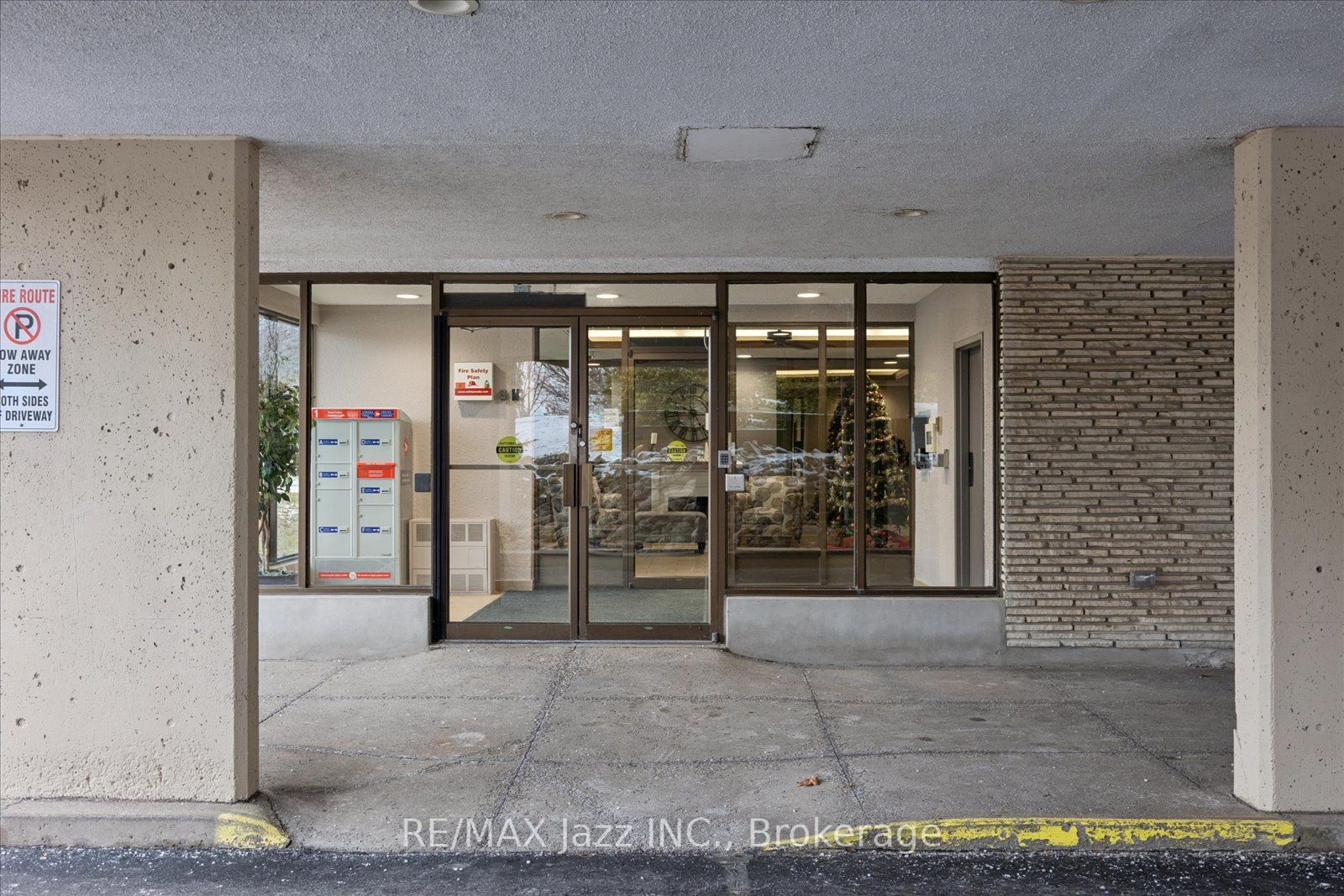 120 Elgin Street W 102