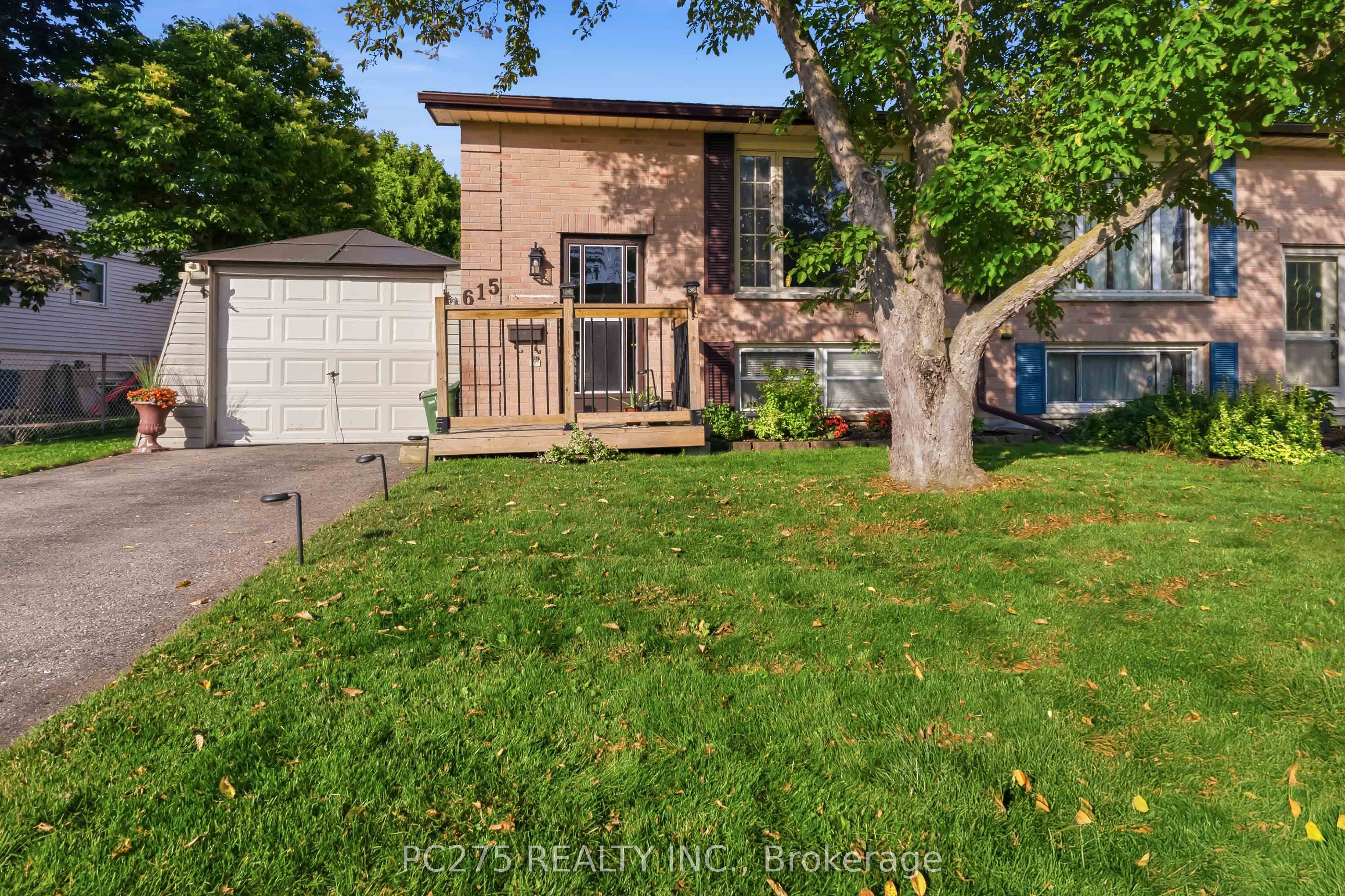 615 Deveron Crescent