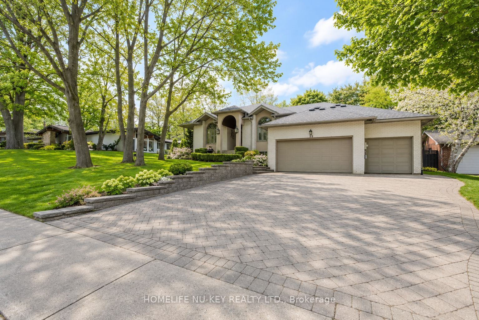 38 CASTLE Drive