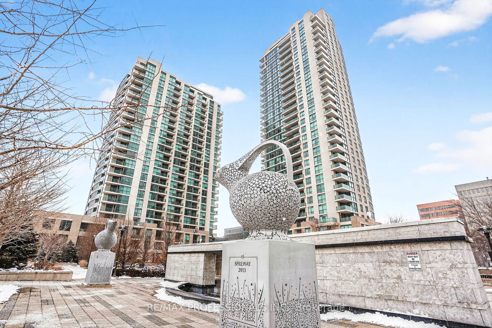 215 Sherway Gardens Road 2110