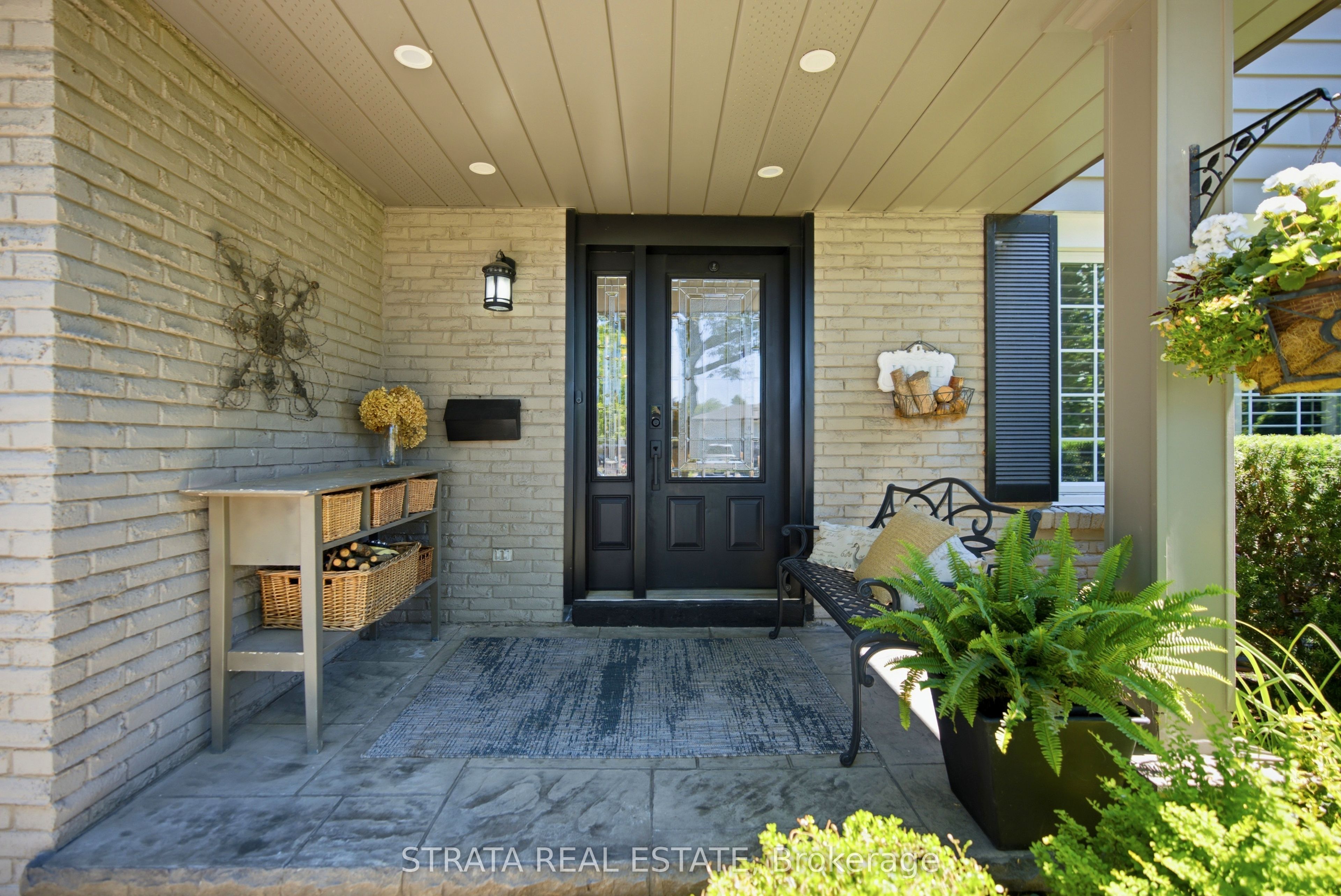 2596 Kinnerton Crescent