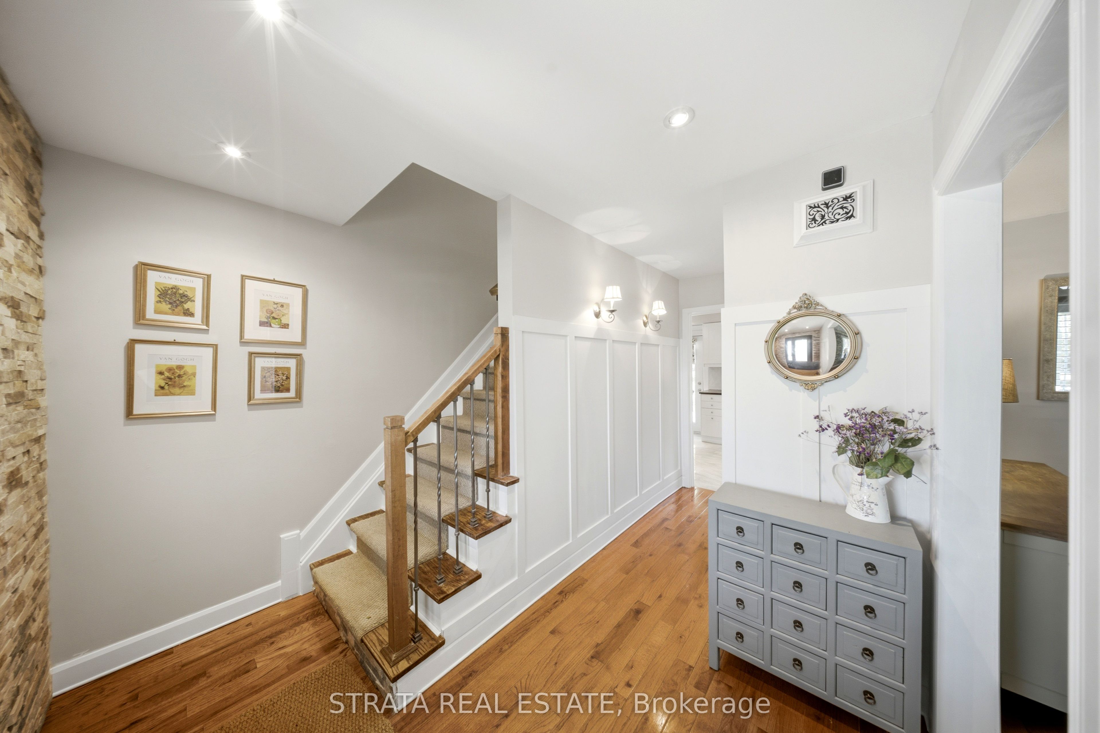 2596 Kinnerton Crescent