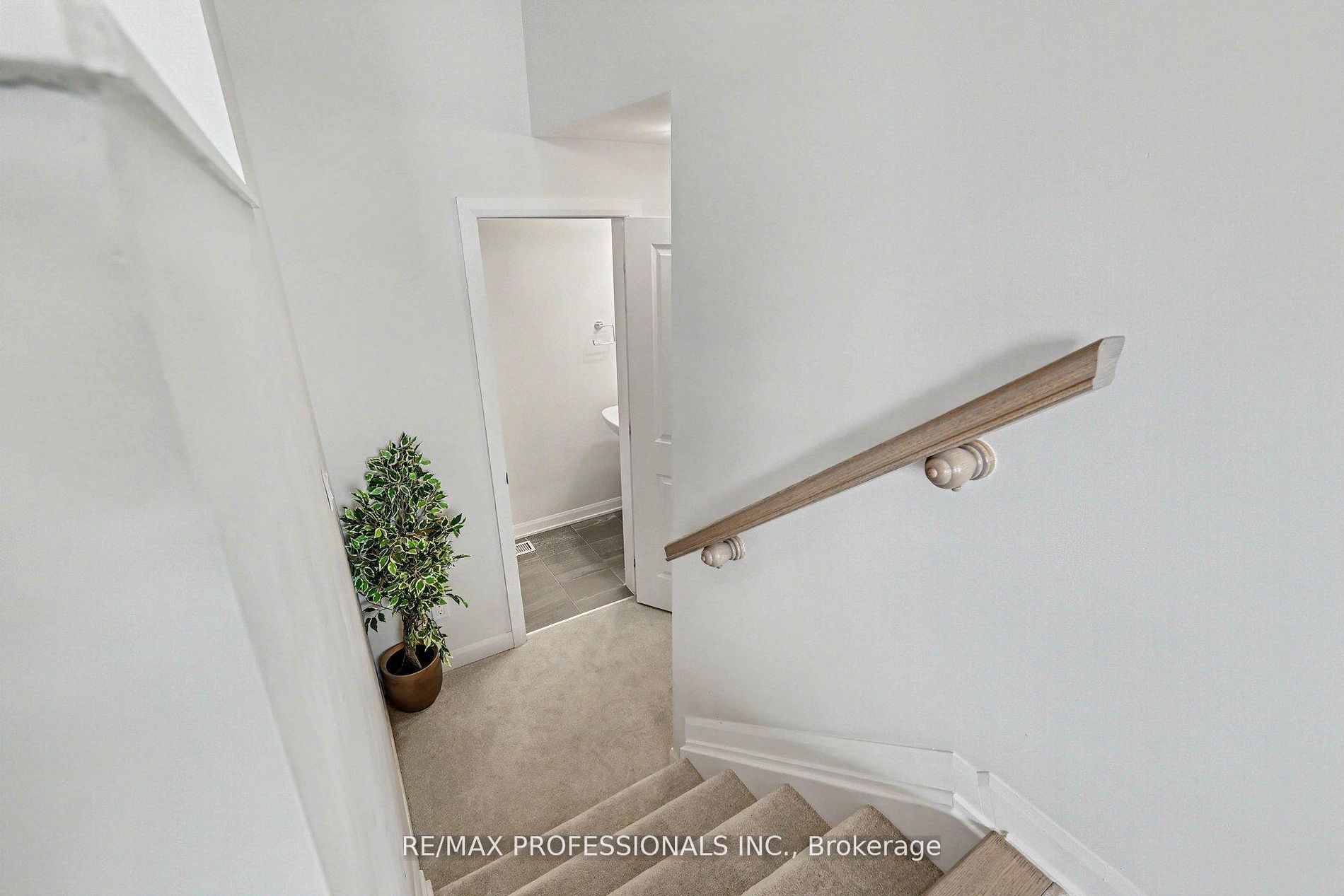 919 LIXNAW Court