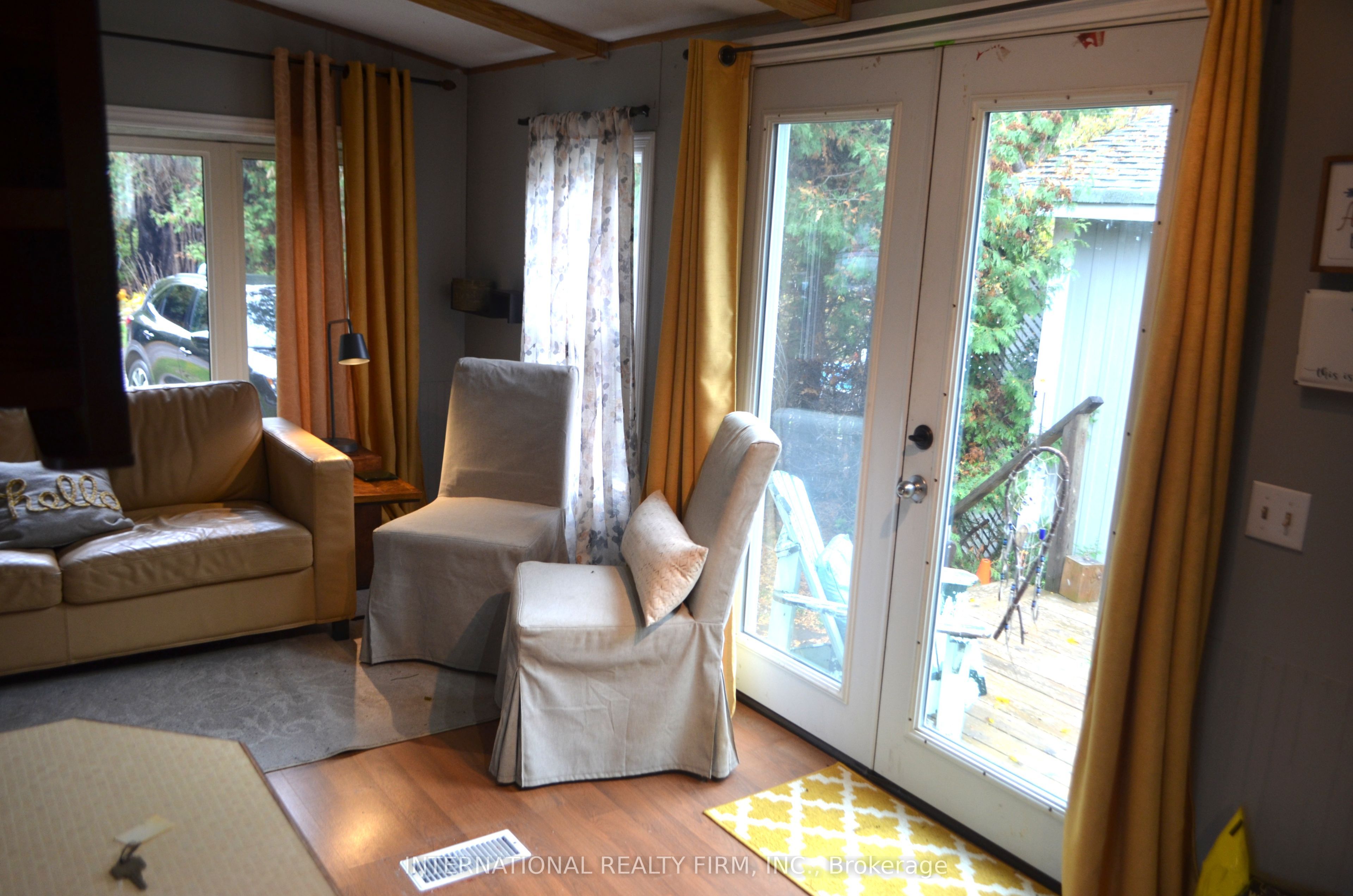 623 King Avenue E 16