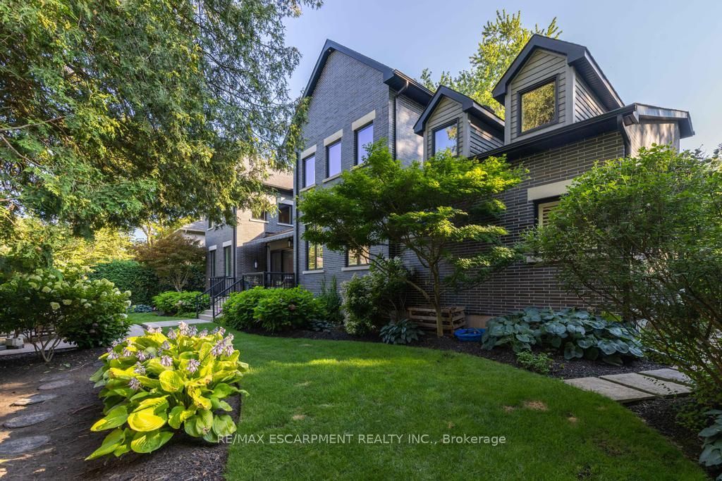 253 Rossmore Boulevard