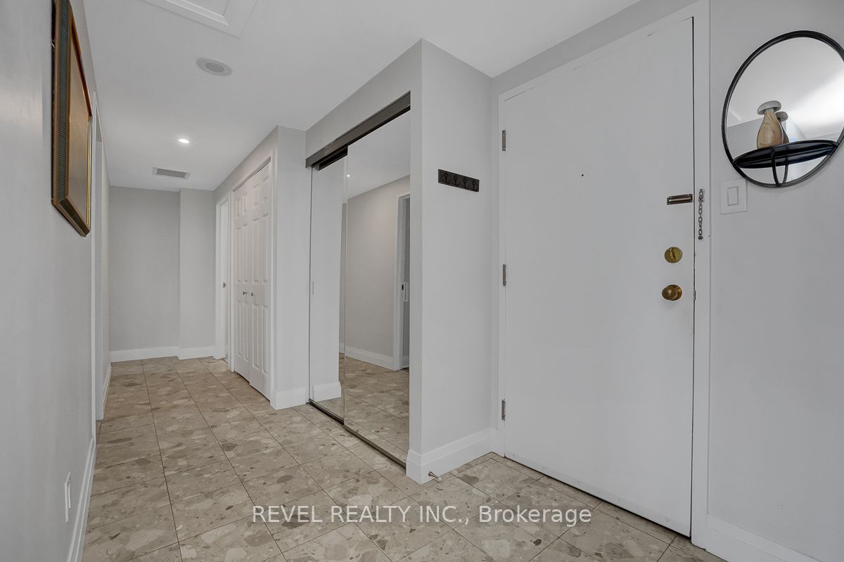 556 Laurier Avenue W 2003