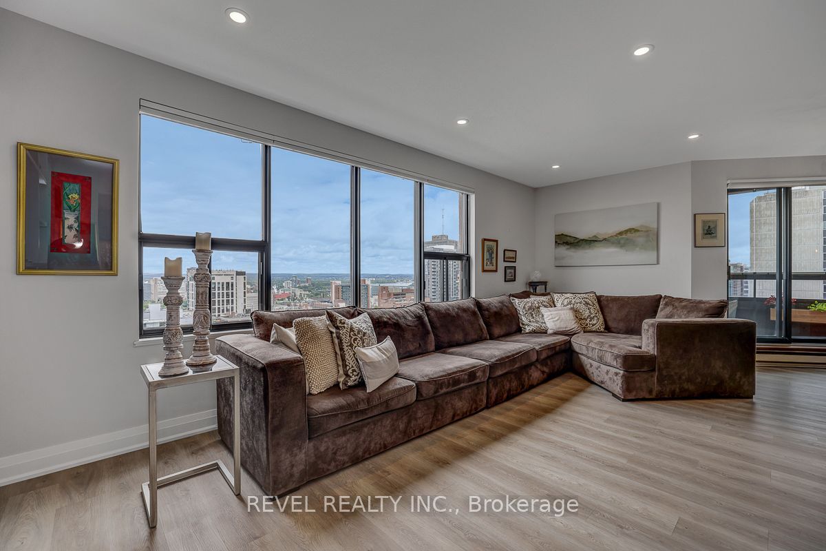556 Laurier Avenue W 2003