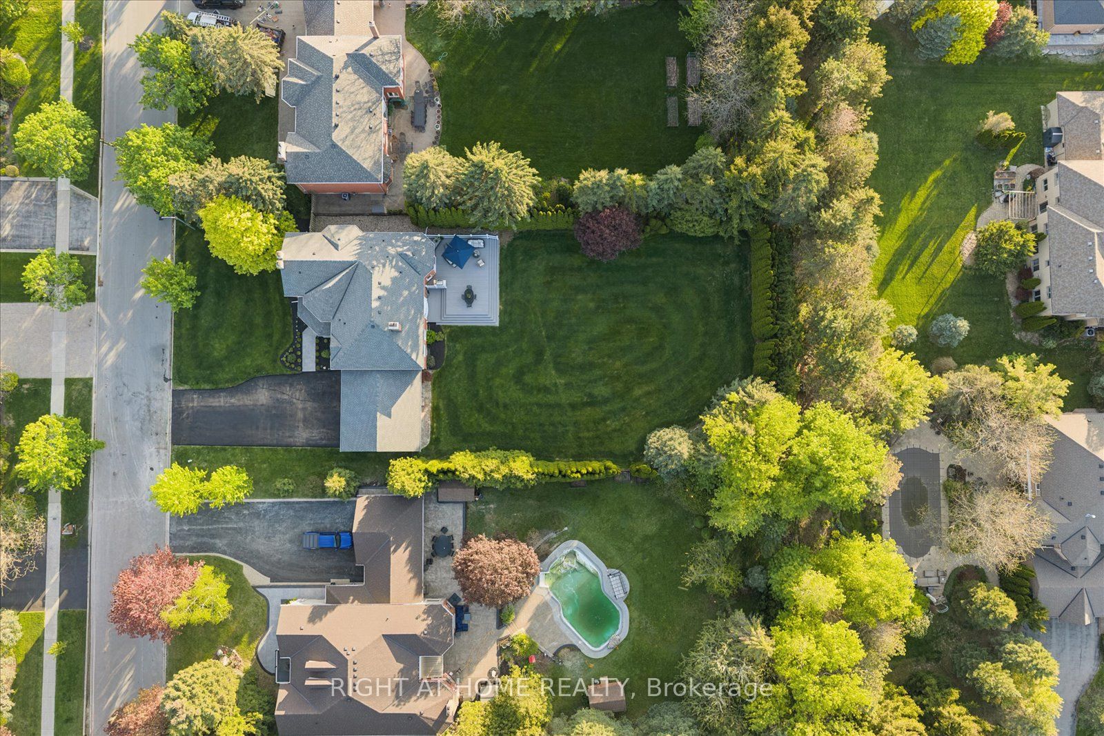 137 Treegrove Circle