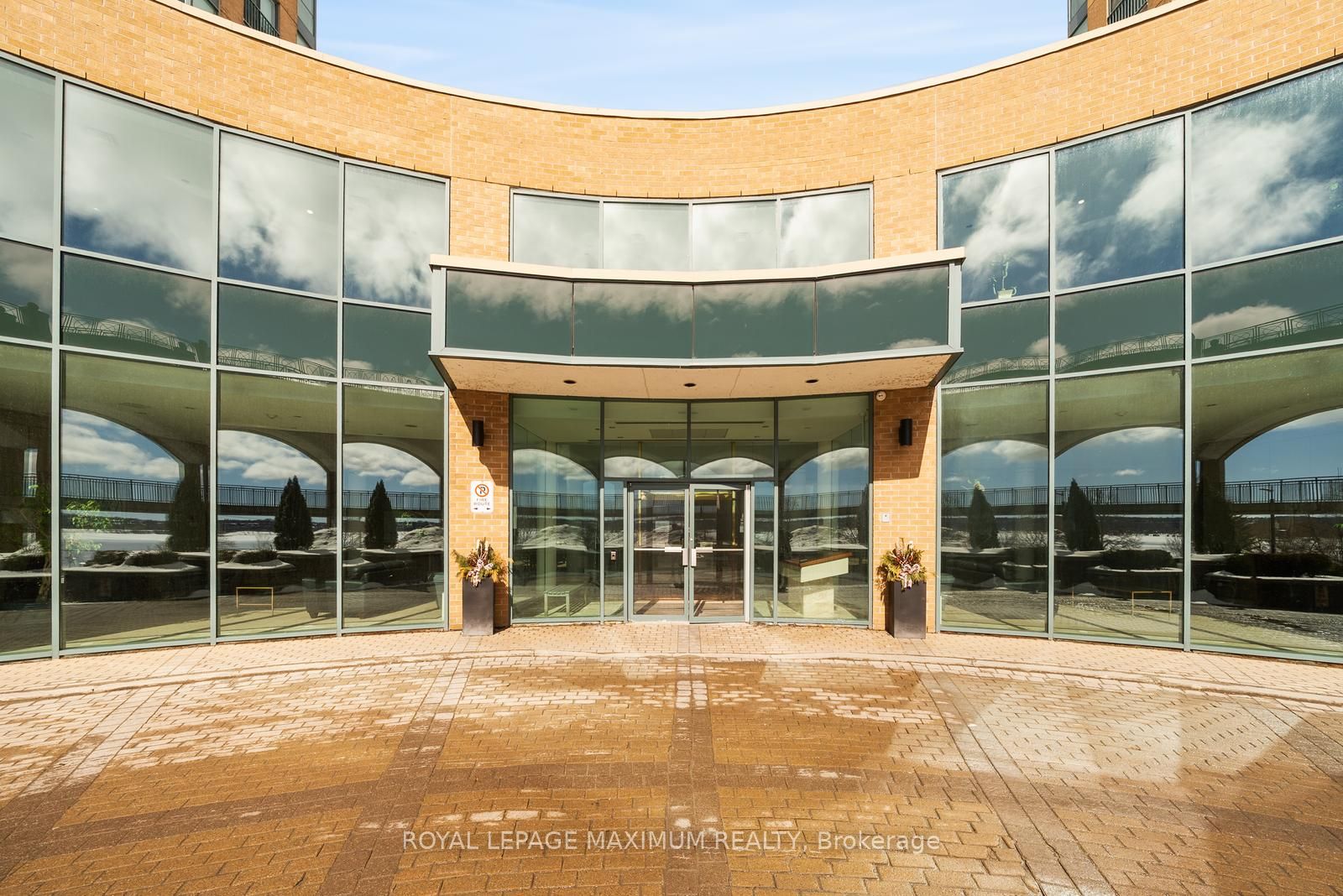 150 Dunlop Street E 601